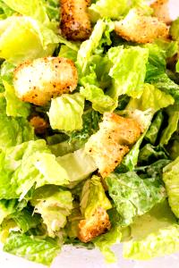 1 1/2 Cups Salad Kit, Creamy Garlic Caesar