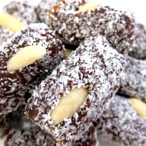1 1/2 pieces (40 g) Date Coconut Rolls with Almond