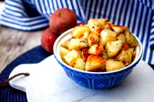 1 1/4 cups (142 g) Roasted Red Potatoes with Onions & Peppers in A Butter Sauce