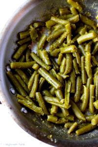 1 10 Bean Serving Cooked Green String Beans (from Canned, Fat Not Added in Cooking)
