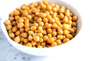 1 10 Peas Serving Cooked Dry Chickpeas (Fat Not Added in Cooking)