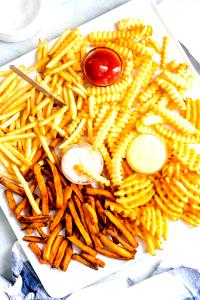 1 10 Shoestrings Serving Deep Fried Potato French Fries (from Frozen)