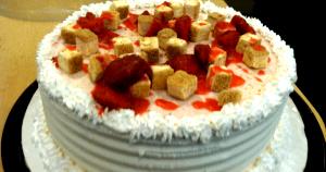 1/10 slice (314 g) 10" Strawberry CheeseQuake Blizzard Cake