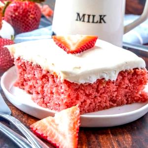 1/16 cake (78 g) Strawberry Cream Cheese Pudding Cake