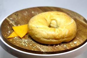 1/2 bagel (70 g) Cheddar Herb Bagel