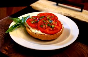 1/2 bagel (70 g) Tomato Basil Bagel
