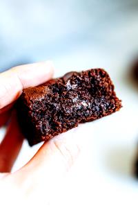 1/2 brownie (31 g) Almond Butter Brownie