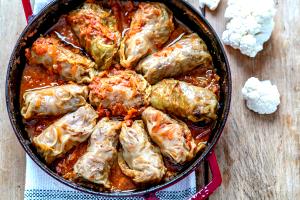 1/2 cabbage roll (113 g) Stuffed Cabbage with Beef and Sauce