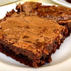 1/2 cake (3.35 oz) Chocolate Gooey Butter Cake