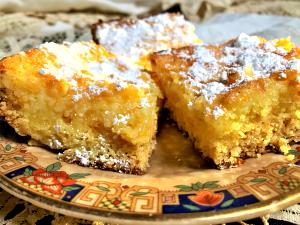 1/2 cake (3.5 oz) Lemon Gooey Butter Cake
