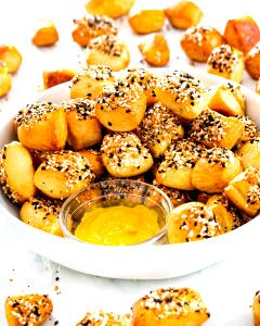 1/2 container (114 g) Pretzel Bites with Salt (Large)