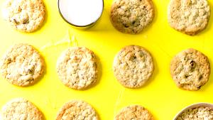 1/2 cookie (40 g) Oregon Oatmeal Cookie