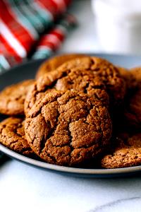 1/2 cookie (45 g) Ginger Molasses Cookies