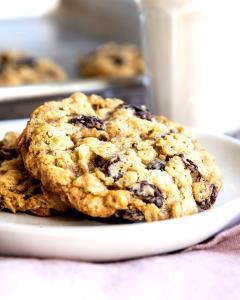 1/2 Cookie Raisin Oatmeal Cookie