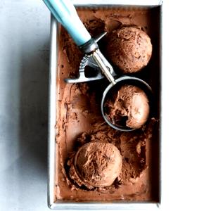 1/2 cop (77 g) Chocolate Chip Ice Cream