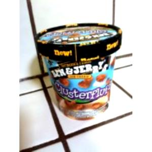 1/2 cup (104 g) Clusterfluff Ice Cream