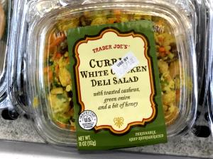 1/2 cup (104 g) Curried White Chicken Deli Salad