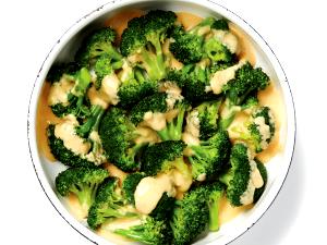 1/2 cup (110 g) Broccoli in Low Fat Cheese Sauce