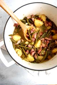 1/2 cup (110 g) Seasoned Country Style String Beans with Potatoes