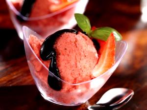 1/2 cup (118 g) Strawberry Balsamic Sorbetto