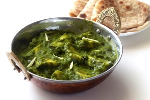 1/2 cup (125 g) Palak Paneer