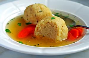 1/2 cup (128 g) Chicken with Matzo Balls Soup