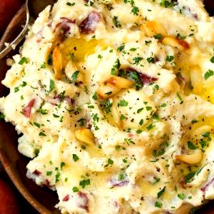 1/2 cup (140 g) Mashed Potatoes Red Potatoes with Garlic & Parmesan