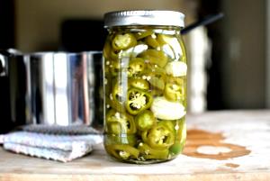 1/2 cup (25 g) Whole Jalapeno Peppers