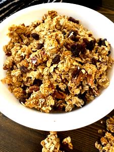 1/2 cup (45 g) Cinnamon Raisin Granola