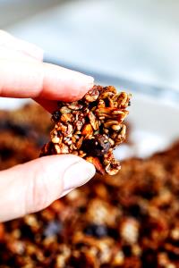1/2 cup (50 g) Dark Chocolate Coconut Granola