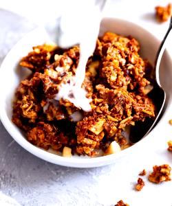 1/2 cup (55 g) Apple Cinnamon Granola