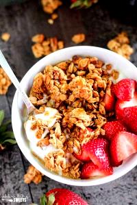 1/2 cup (55 g) Maple French Toast Low-Fat Granola