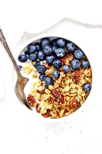 1/2 cup (55 g) Maple Pecan Granola