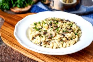 1/2 cup (60 g) Spaetzle