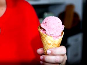 1/2 cup (60 g) Strawberry Waffle Cone