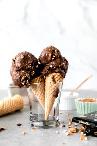 1/2 cup (61 g) Chocolate Pretzel Ice Cream