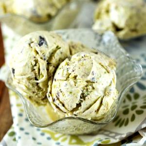 1/2 cup (64 g) Pistachio Ice Cream
