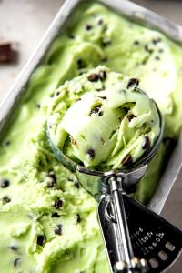 1/2 cup (67 g) Low Fat Mint Chocolate Chip Ice Cream