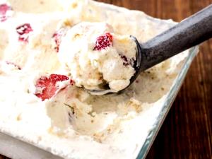 1/2 cup (67 g) Strawberry Shortbread Cookie Ice Cream