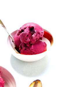 1/2 cup (69 g) Black Raspberry Ice Cream