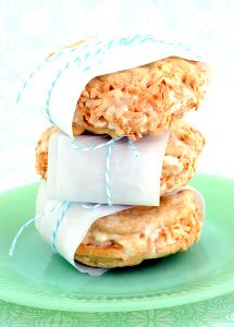 1/2 cup (69 g) White Chocolate Macadamia Nut Cookie Ice Cream