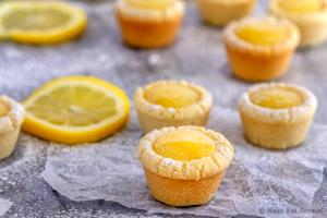 1/2 cup (70 g) Deluxe Lemon Sugar Cookie Ice Cream