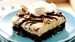 1/2 cup (70 g) Turtle Fudge Brownie Ice Cream