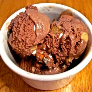 1/2 cup (78 g) Creamy Creations Rocky Road Ice Cream