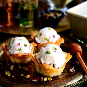 1/2 cup (84 g) Sweet Honey Baklava Ice Cream