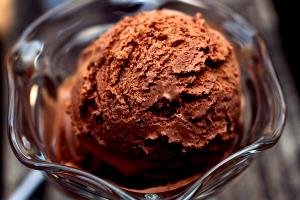 1/2 cup (85 g) Bittersweet Chocolate Ice Cream