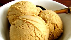 1/2 cup (85 g) Milk Coffee Ice Cream