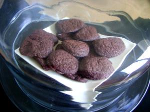 1/2 cup (98 g) Midnight Cookies & Cream Ice Cream