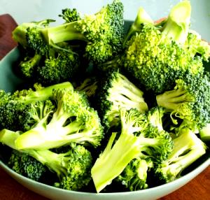 1/2 cup Broccoli & Three Cheese Sauce