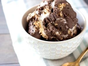 1/2 cup Chocolate Marshmallow Ice Cream